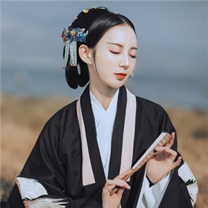 孤傲冷寂女子古風(fēng)頭像，真人女生qq頭像