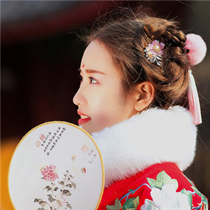 冬日暖陽伊人紅襖古風(fēng)頭像，甜美可愛真人女生