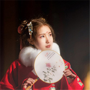 冬日暖陽伊人紅襖古風(fēng)頭像，甜美可愛真人女生