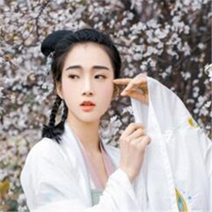 櫻花樹下古風(fēng)女子頭像，真人古風(fēng)頭像大全