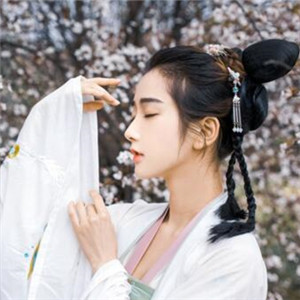 櫻花樹下古風(fēng)女子頭像，真人古風(fēng)頭像大全