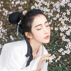 櫻花樹下古風(fēng)女子頭像，真人古風(fēng)頭像大全