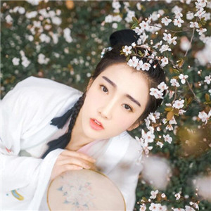 櫻花樹下古風(fēng)女子頭像，真人古風(fēng)頭像大全