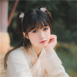 庭院花間漢服少女頭像，古風真人唯美qq頭像