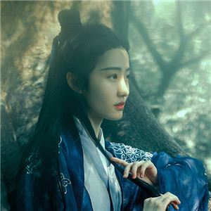 瀟灑肆意古風(fēng)飲酒女子頭像，好看的真人頭像