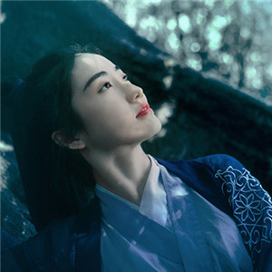 瀟灑肆意古風(fēng)飲酒女子頭像，好看的真人頭像