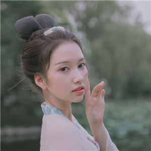 荷塘院內(nèi)美人醉古風(fēng)頭像，女生唯美意境頭像
