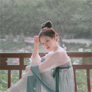 荷塘院內(nèi)美人醉古風(fēng)頭像，女生唯美意境頭像