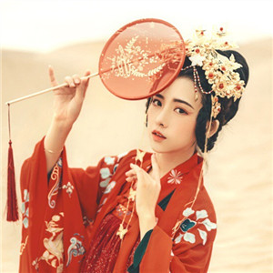 大漠黃沙嫁衣紅裳女子頭像，古風艷麗真人頭像