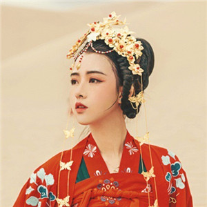 大漠黃沙嫁衣紅裳女子頭像，古風艷麗真人頭像