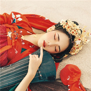 大漠黃沙嫁衣紅裳女子頭像，古風艷麗真人頭像