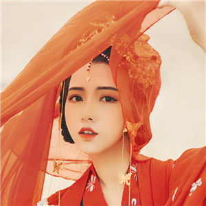 大漠黃沙嫁衣紅裳女子頭像，古風艷麗真人頭像