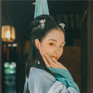 清荷滿塘綠衣小姑娘古風(fēng)頭像，愜意唯美女生頭