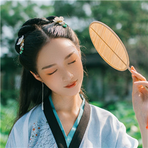 清荷滿塘綠衣小姑娘古風(fēng)頭像，愜意唯美女生頭