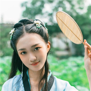 清荷滿塘綠衣小姑娘古風(fēng)頭像，愜意唯美女生頭