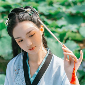 清荷滿塘綠衣小姑娘古風(fēng)頭像，愜意唯美女生頭
