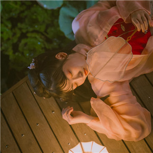 夜色杏粉小依獨(dú)醉酒古風(fēng)頭像，女生古風(fēng)頭像