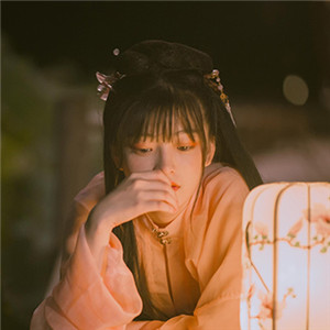 夜色杏粉小依獨(dú)醉酒古風(fēng)頭像，女生古風(fēng)頭像