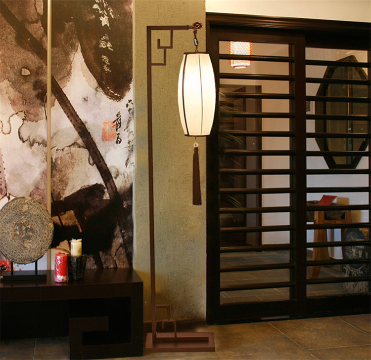 現(xiàn)代仿古鐵藝落地?zé)簦诺湫轮惺搅⑹綗艟? src="/shige/d/file/bigpic/190404/04/14-1FRF95941.jpg" / data-pqk3="u80vx3"><img alt=