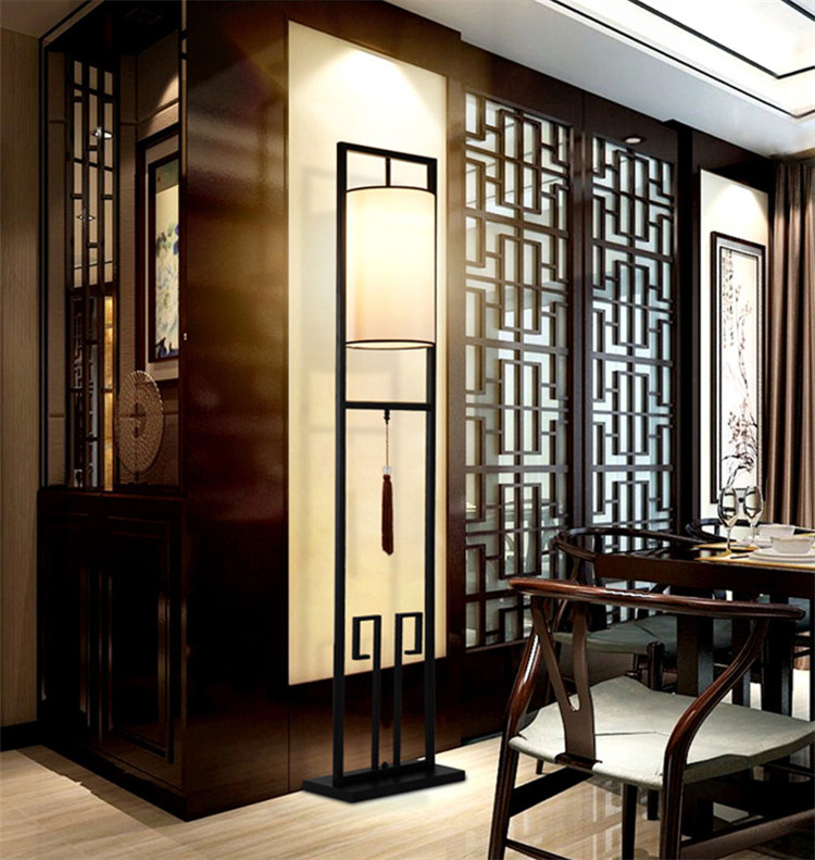 現(xiàn)代仿古鐵藝落地?zé)簦诺湫轮惺搅⑹綗艟? src="/shige/d/file/bigpic/190404/04/14-1FRF95942-51.jpg" / data-wo67="GeYIKF"><img alt=