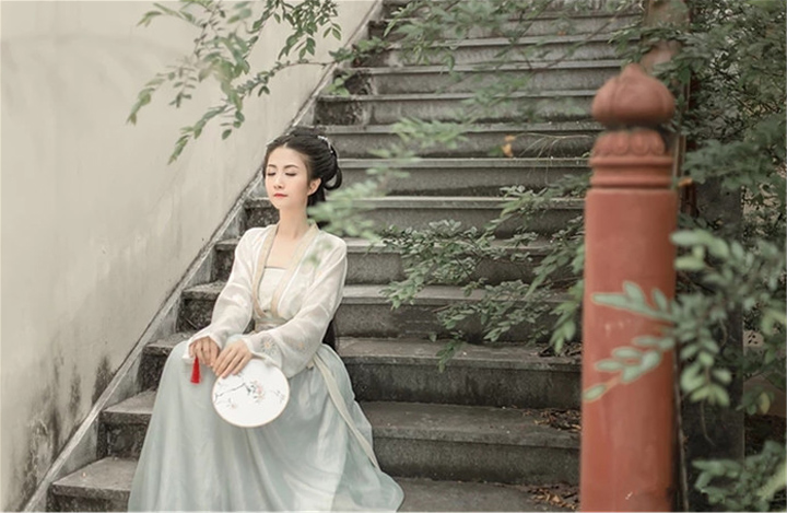 改良復古民族風母子古裝襦裙?jié)h服