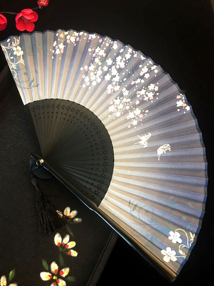 古典福連文苑烤漆邊真絲櫻花竹折扇