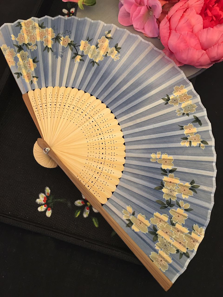 古典福連文苑烤漆邊真絲櫻花竹折扇