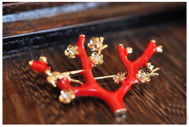 福連文苑文藝復(fù)古紅釉梅花樹枝棲小鳥雅致胸針