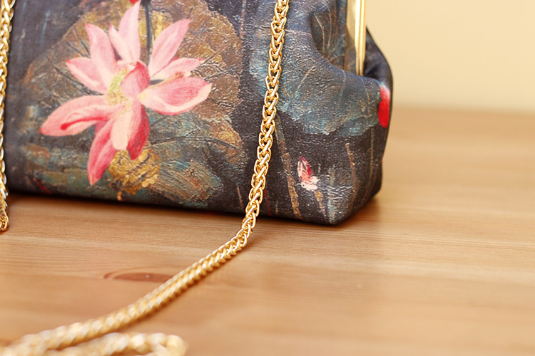 福連文苑復(fù)古水墨荷花斜挎旗袍手工包