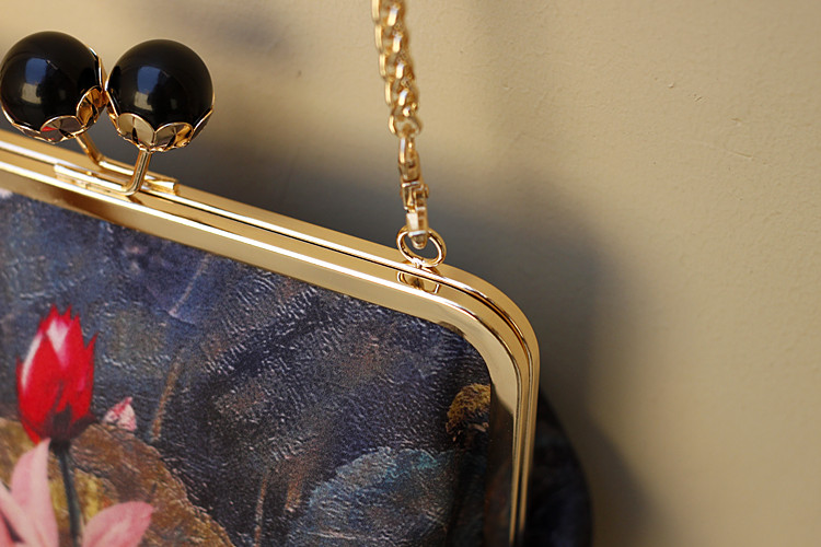 福連文苑復(fù)古水墨荷花斜挎旗袍手工包