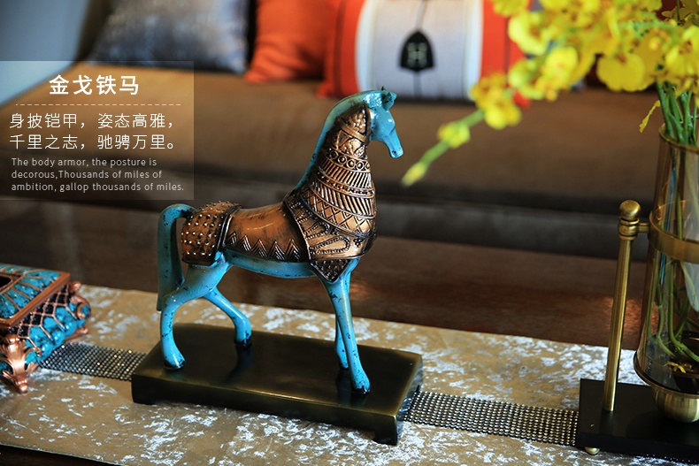 威風(fēng)凜凜，鎧甲鐵騎馬型鐵藝工藝品