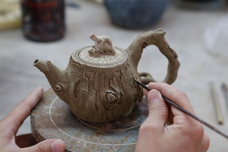 仿木外皮紫砂壺，創(chuàng)意木樁手工雕刻紫砂壺