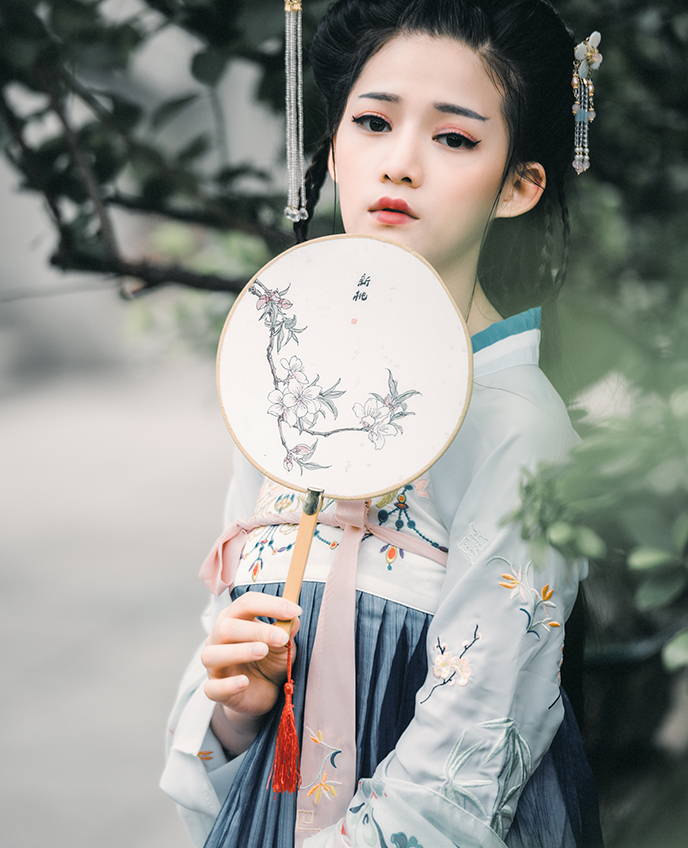 素雅繡花漢服，仙氣十足齊胸襦裙