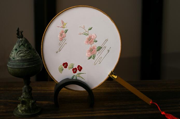 三款國色芳華刺繡團(tuán)扇，周邊流蘇古典扇子
