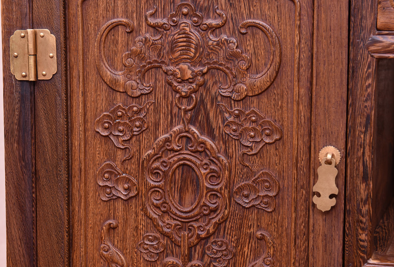 新中式玄關(guān)紅木雕花儲(chǔ)物柜子