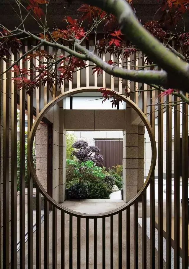 院中的屏風(fēng)如溫婉的女子，恬靜優(yōu)雅