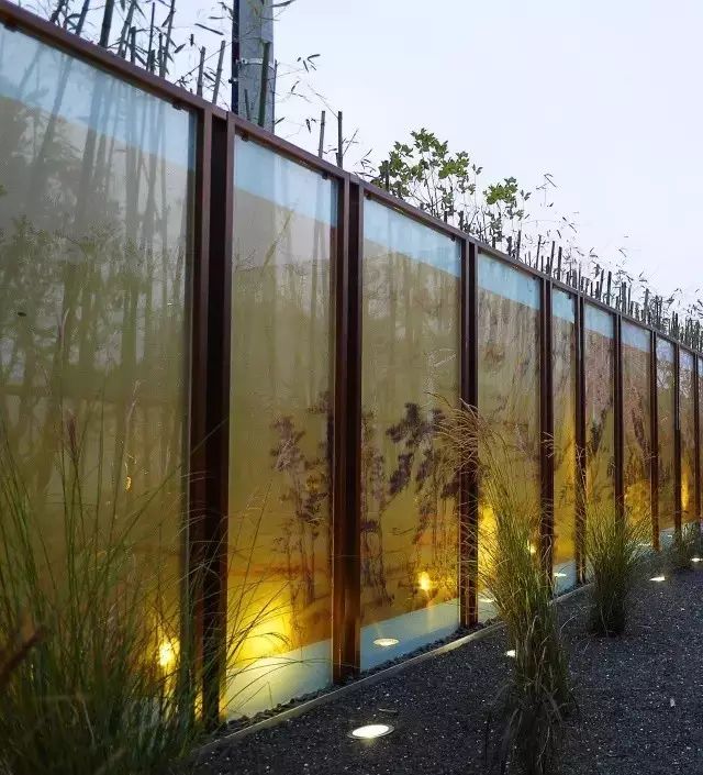 院中的屏風(fēng)如溫婉的女子，恬靜優(yōu)雅