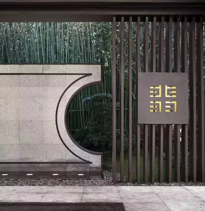 院中的屏風(fēng)如溫婉的女子，恬靜優(yōu)雅