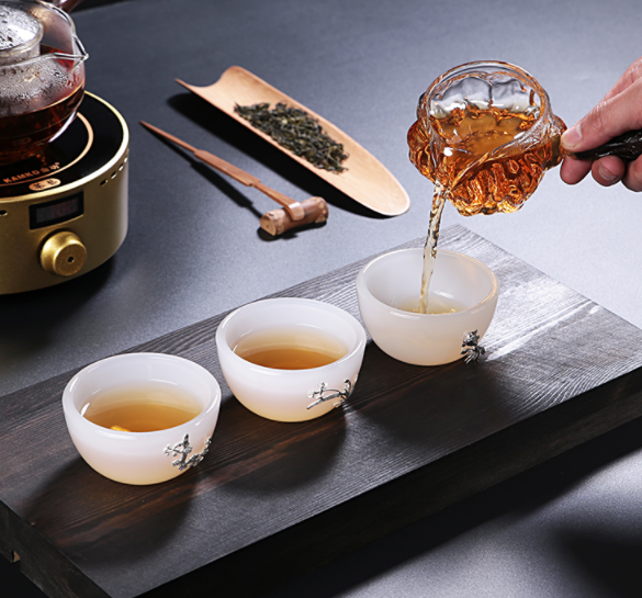 白瓷白玉茶杯，鑲銀功夫茶具