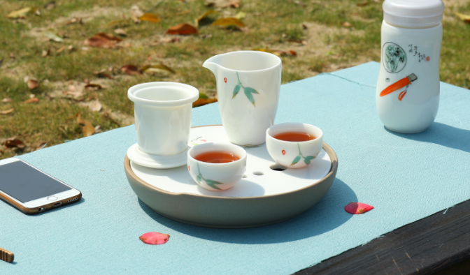 凝脂玉瓷簡約茶具，一壺兩杯功夫茶具