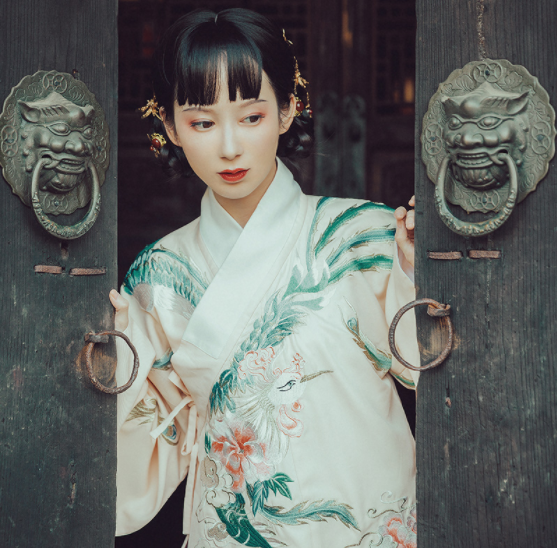 交領(lǐng)襖裙?jié)h服，改良琵琶袖馬面裙