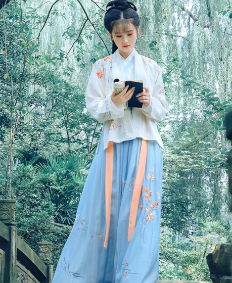 傳統(tǒng)漢服褙子褶裙，宋制繡花楓葉裙