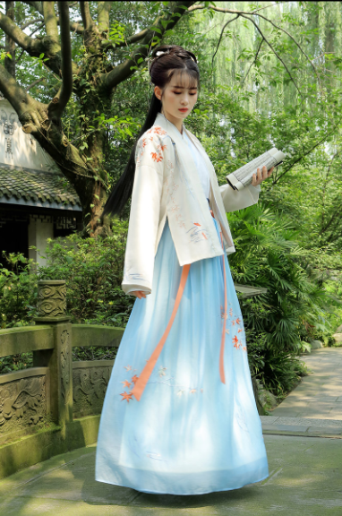 傳統(tǒng)漢服褙子褶裙，宋制繡花楓葉裙