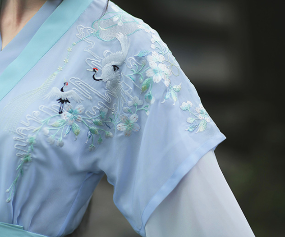 淺交領(lǐng)半臂雙鶴刺繡，改良漢服襦裙