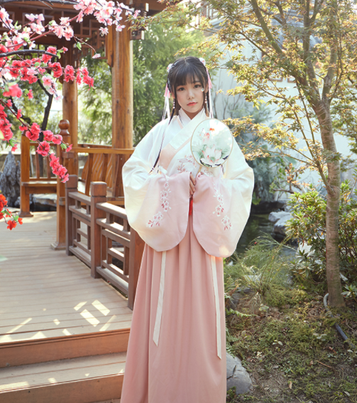 改良交領(lǐng)齊腰曲裾，漸變印花襦裙日常漢服