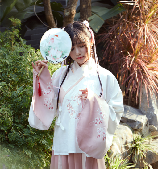 改良交領(lǐng)齊腰曲裾，漸變印花襦裙日常漢服