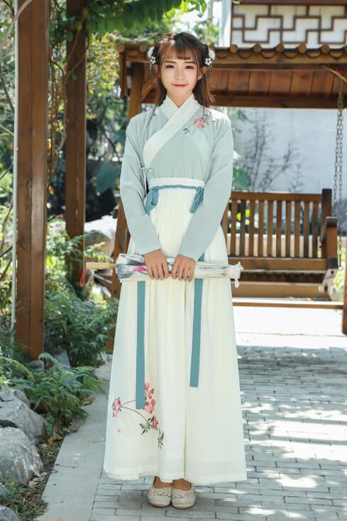 原創(chuàng)漢服清新仙女古裝，荷花刺繡齊胸襦裙