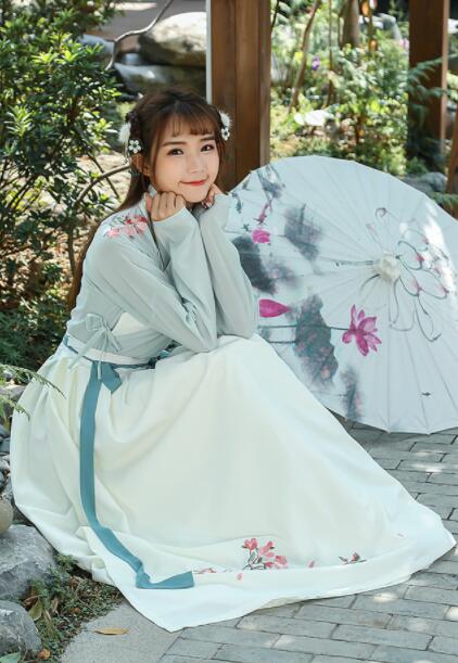 原創(chuàng)漢服清新仙女古裝，荷花刺繡齊胸襦裙