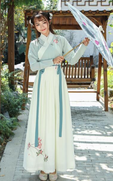 原創(chuàng)漢服清新仙女古裝，荷花刺繡齊胸襦裙