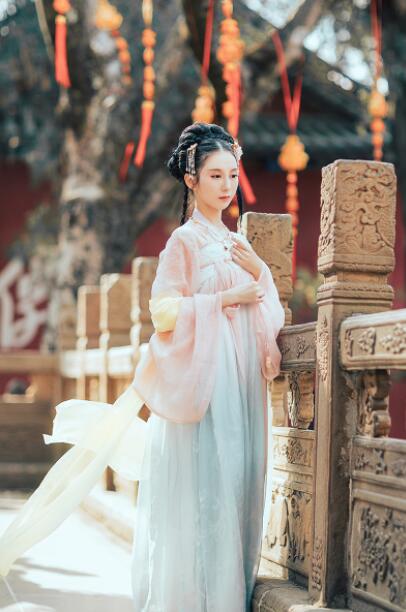 原創(chuàng)繡花齊胸襦裙，仙氣漸變清新漢服